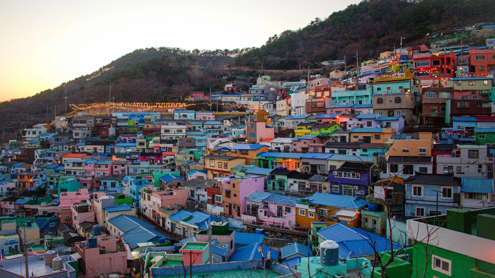Le village culturel de Gamcheon : des maisons colorées sur la colline