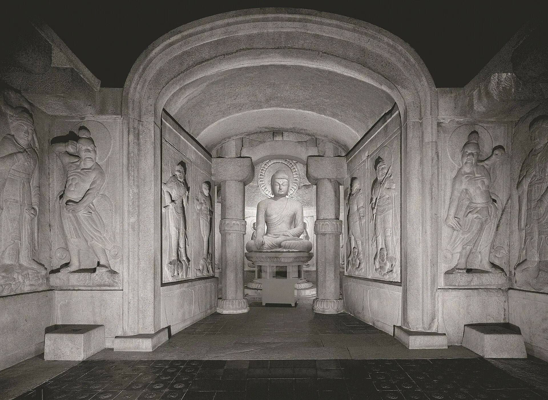 La grotte de Seokguram : un bouddha de pierre face à la mer
