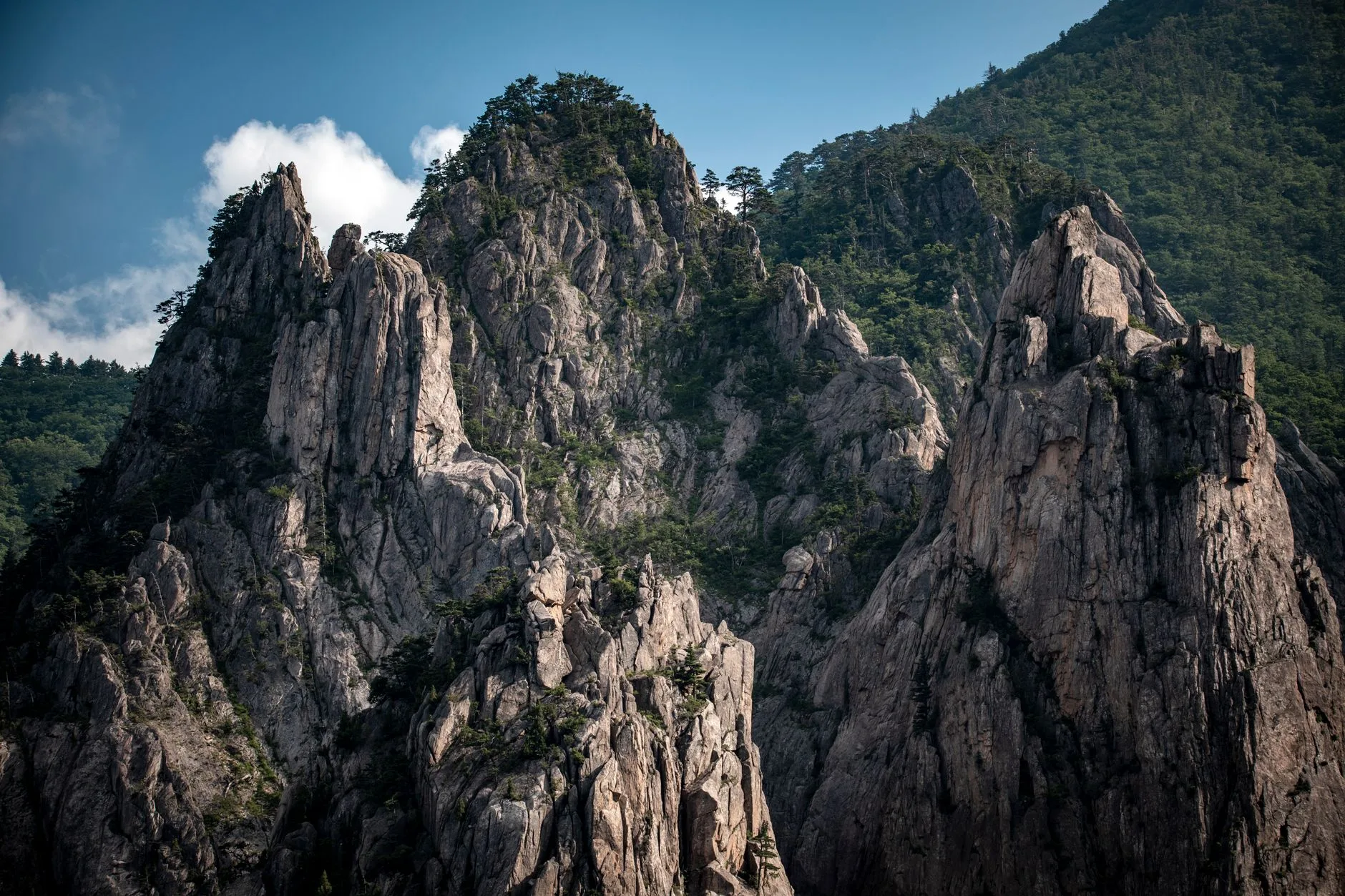 Pics rocheux du parc national de Seoraksan en Corée du Sud